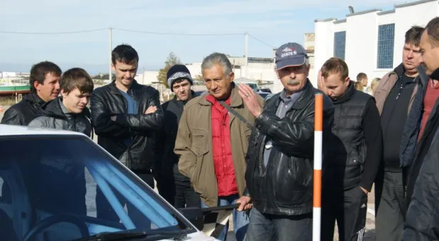 В Севастополе прошли соревнования «Лучший водитель – 2014» В Севастополе прошли соревнования «Лучший водитель – 2014»