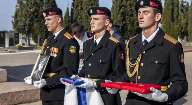 Постоянное место упокоения нашёл ещё один солдат, оборонявший Севастополь - командир легендарного 18-го батальона морской пехоты капитан Черноусов Постоянное место упокоения нашёл ещё один солдат, оборонявший Севастополь - командир легендарного 18-го батальона морской пехоты капитан Черноусов
