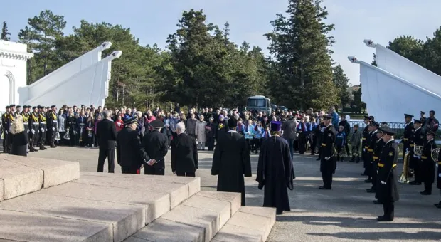 Постоянное место упокоения нашёл ещё один солдат, оборонявший Севастополь - командир легендарного 18-го батальона морской пехоты капитан Черноусов Постоянное место упокоения нашёл ещё один солдат, оборонявший Севастополь - командир легендарного 18-го батальона морской пехоты капитан Черноусов