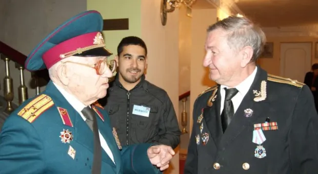 Акция «Подари ветерану праздник» собрала около 200 билетов. Благодаря горожанам ветераны посмотрели спектакль «Небесный тихоход» бесплатно Акция «Подари ветерану праздник» собрала около 200 билетов. Благодаря горожанам ветераны посмотрели спектакль «Небесный тихоход» бесплатно