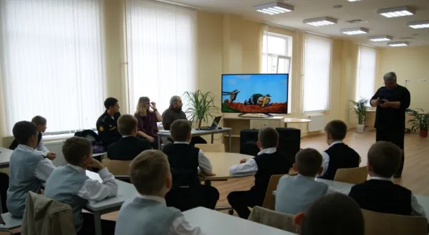 10 тысяч кадров и пудра для пластилиновых человечков. В гостях у воспитанников Севастопольского президентского кадетского училища побывали мультипликаторы из Москвы 10 тысяч кадров и пудра для пластилиновых человечков. В гостях у воспитанников Севастопольского президентского кадетского училища побывали мультипликаторы из Москвы