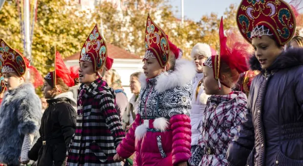 Севастопольцы отметили День народного единства многотысячным шествием
