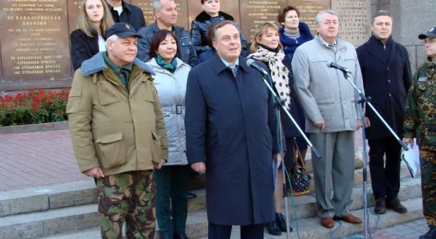 Участникам "Севастопольского рубежа" вручили васильковые береты Участникам "Севастопольского рубежа" вручили васильковые береты