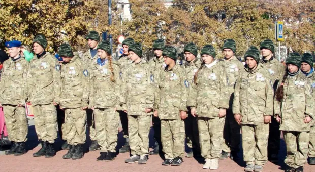 Участникам "Севастопольского рубежа" вручили васильковые береты Участникам "Севастопольского рубежа" вручили васильковые береты