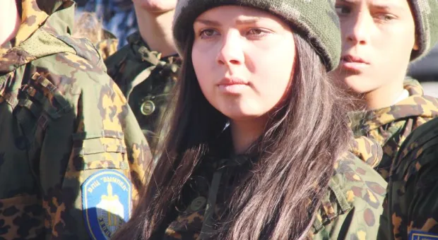 Участникам "Севастопольского рубежа" вручили васильковые береты Участникам "Севастопольского рубежа" вручили васильковые береты