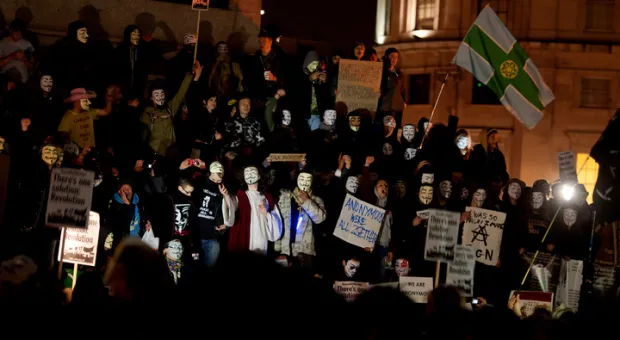 Ночь гнева и протеста: "Марш миллиона масок" превратил Лондон в гудящий улей Ночь гнева и протеста: "Марш миллиона масок" превратил Лондон в гудящий улей