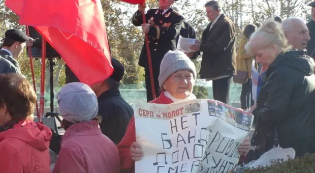 Коммунисты Севастополя отметили 97- ю годовщину Великой Октябрьской социалистической революции Коммунисты Севастополя отметили 97- ю годовщину Великой Октябрьской социалистической революции