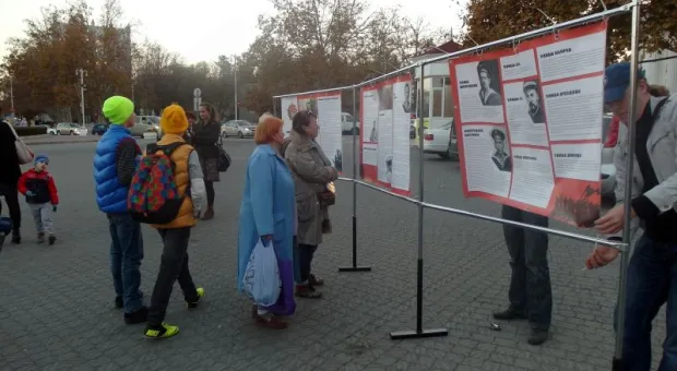 Коммунисты Севастополя отметили 97- ю годовщину Великой Октябрьской социалистической революции Коммунисты Севастополя отметили 97- ю годовщину Великой Октябрьской социалистической революции