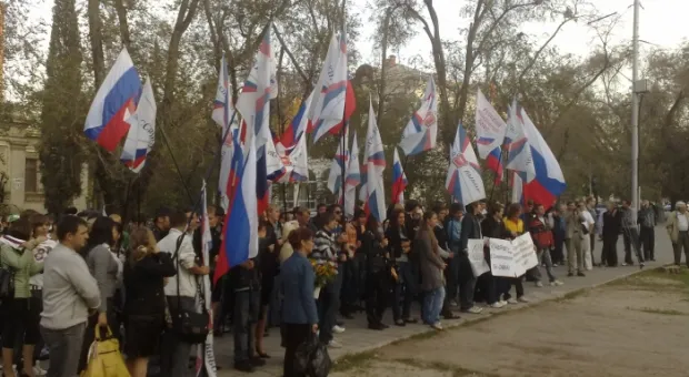 "Русский выбор" и Русский молодежный союз возложили цветы к памятнику Екатерине ІІ