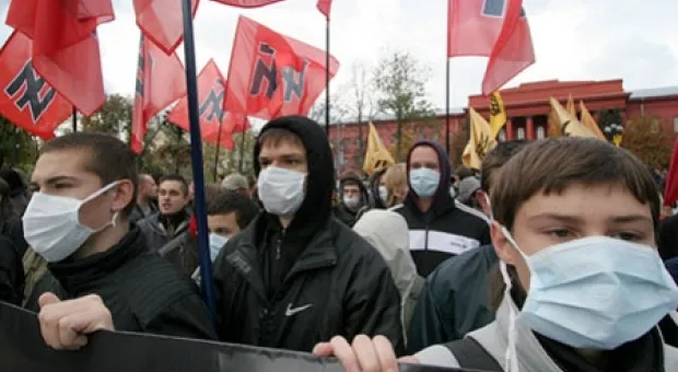 Националисты в центре Киева подрались с милицией (ФОТО)