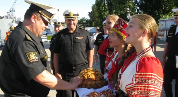 "Смольный" покинул Севастополь