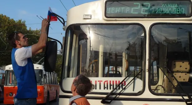 «Мамочки, что это?!» Губернатор Севастополя приехал на улицу Жидилова на троллейбусе