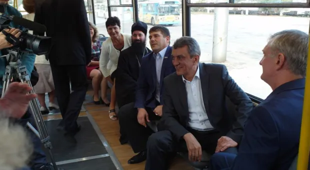 «Мамочки, что это?!» Губернатор Севастополя приехал на улицу Жидилова на троллейбусе