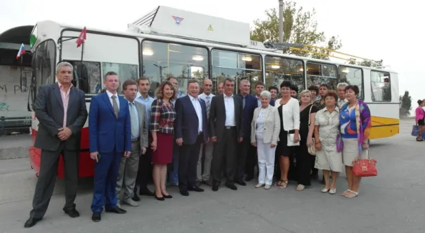 «Мамочки, что это?!» Губернатор Севастополя приехал на улицу Жидилова на троллейбусе