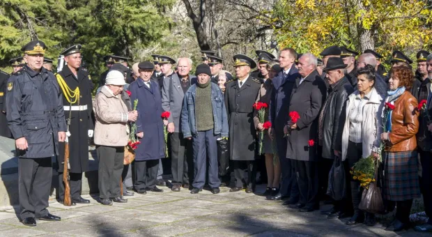 В Севастополе прошел траурный митинг в память о погибших моряках линкора «Новороссийск»