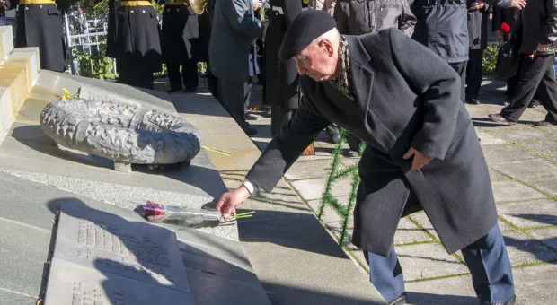 В Севастополе прошел траурный митинг в память о погибших моряках линкора «Новороссийск»
