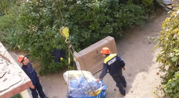В Севастополе продолжается монтаж новых лифтов