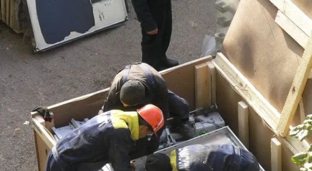 В Севастополе продолжается монтаж новых лифтов