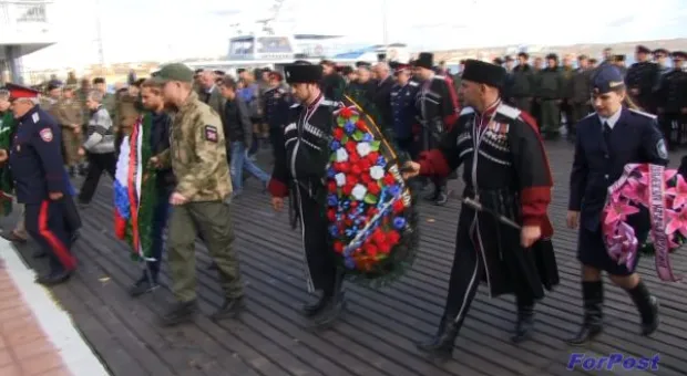 В Севастополе прошли траурные мероприятия в память Русского исхода