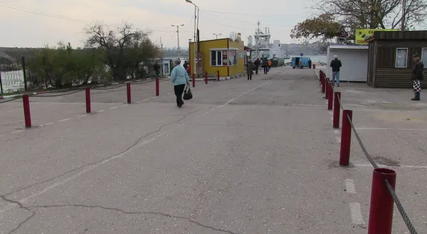Нет повести причальнее на свете: на Северной стороне пассажиров катера загнали за леера