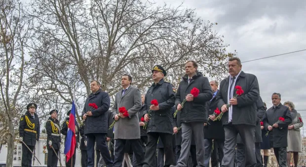 «Нет больше той любви…» В Севастополе отметили день памяти Неизвестного солдата