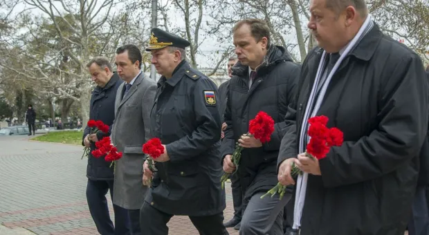 «Нет больше той любви…» В Севастополе отметили день памяти Неизвестного солдата