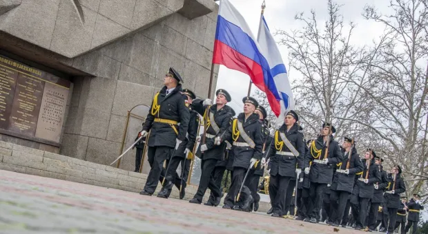 «Нет больше той любви…» В Севастополе отметили день памяти Неизвестного солдата