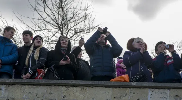Русские витязи в небе над Севастополем показали высший пилотаж на тяжелых истребителях