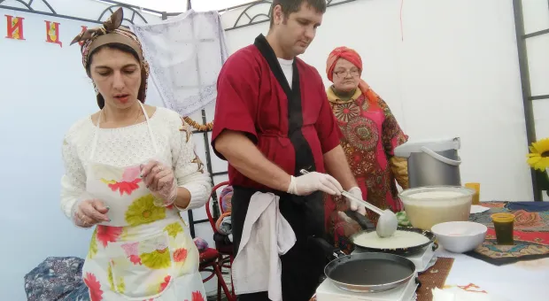 В Севастополе на Масленицу съели более тысячи блинов В Севастополе на Масленицу съели более тысячи блинов