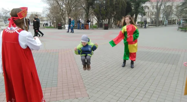 В Севастополе на Масленицу съели более тысячи блинов В Севастополе на Масленицу съели более тысячи блинов