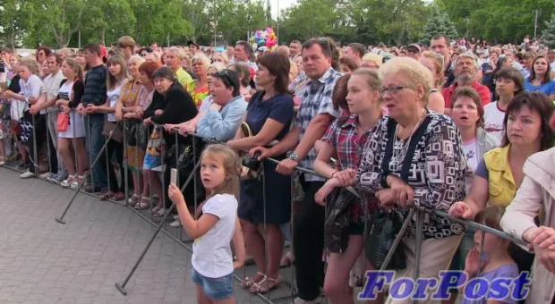 День города в Севастополе завершился концертом и салютом