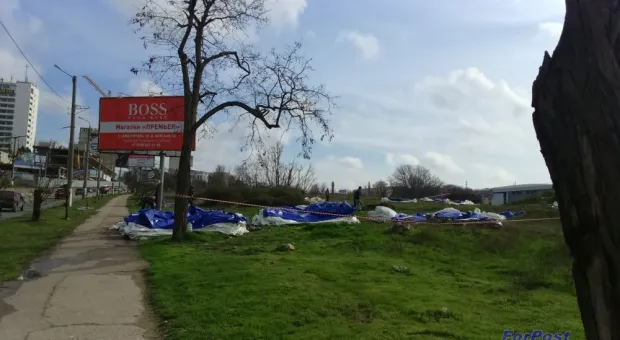 В Севастополе ветром снесло пневмокаркасный каток
