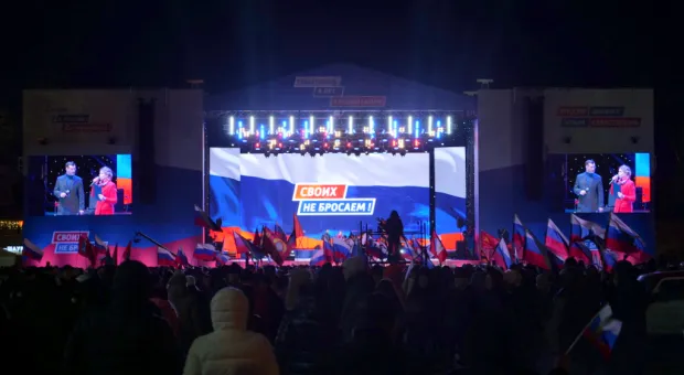В Севастополе идет концерт в честь 8-летия воссоединения с Россией 