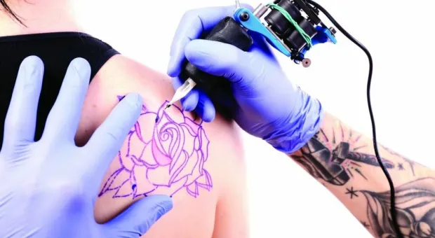 Татуировки увеличивают риск развития онкологии