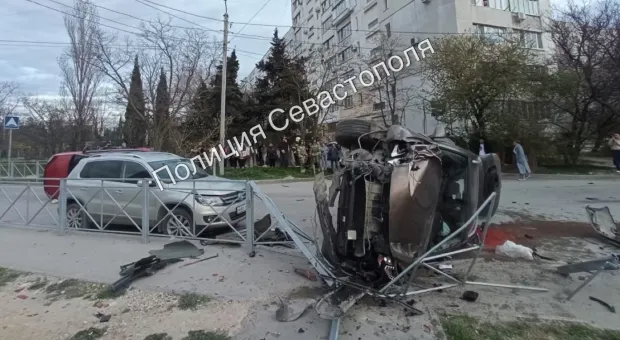 Две машины перевернулись в тройном ДТП в Севастополе 