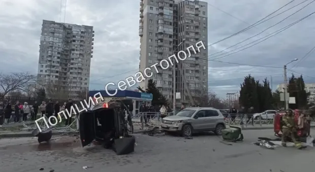 Две машины перевернулись в тройном ДТП в Севастополе 