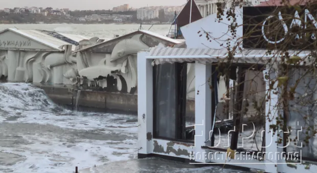 Как пострадал центр Севастополя после пика ночного шторма