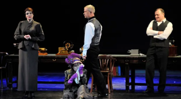 Моноспектакли апреля: ахматовское слово, коридоры памяти и грехи отцов