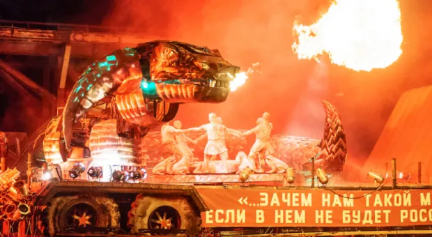 Жемчужины Крыма и раритетные мотоциклы: в ДКР открылась выставка Ксении Хидаевой