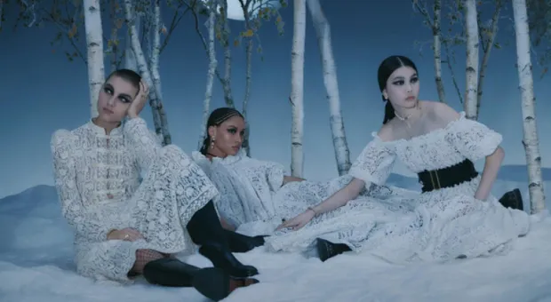 Новости России - Что носить крымским красавицам в новом 2023 году