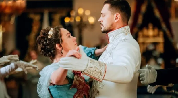 Новости России - «Аутло» выпустил коллекцию одежды по сериалу «Слово пацана»