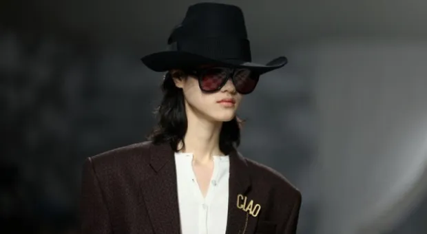 Мировые новости - Неделя моды в Париже 2024: полуголые модели и мода на виноград