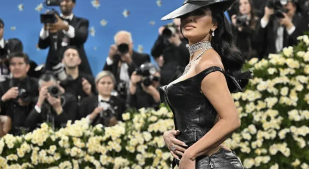 Лиса из BLACKPINK попала в скандал на Met Gala 2025