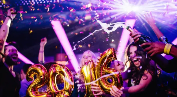 Как Charli XCX переосмысляет «Грозовой перевал» в своём новом эффектном альбоме