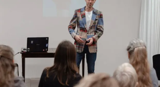 В Севастополе художники представили работы, одухотворённые посещением святых мест