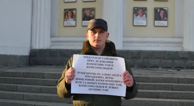 Новости Севастополя - Депутат Севастополя обсудил с пикетчицей законопроекты о QR-кодах