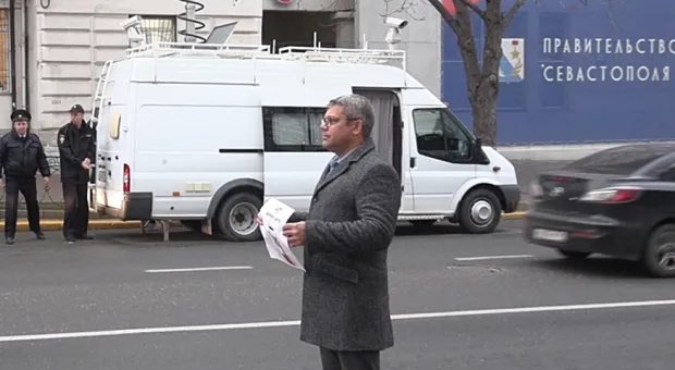 Новости Севастополя - Полиция задержала 97-летнего ветерана за плакат о детях-сиротах