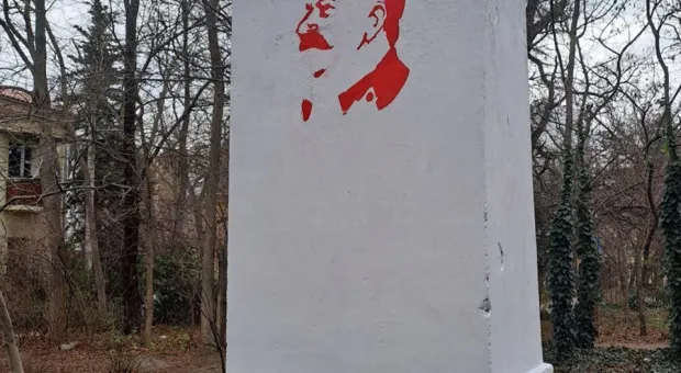 Новости Севастополя - С памятников Ленину и Екатерине Великой снимут новогодние костюмы