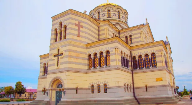 Новости Севастополя - 11 монахов заплатили $12 млн шантажистке из денег на перерождения