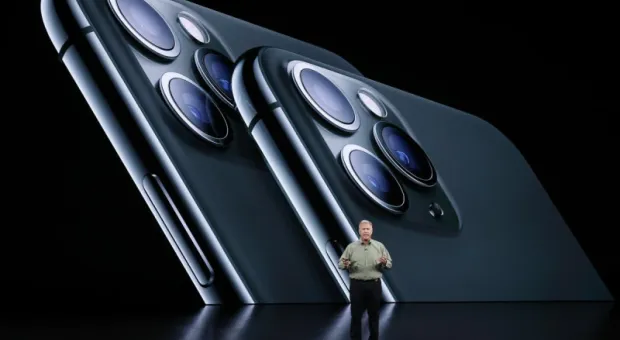 Мировые новости - «Яблочное» безумие: в Москве места в очереди за iPhone 11 продают по полмиллиона рублей
